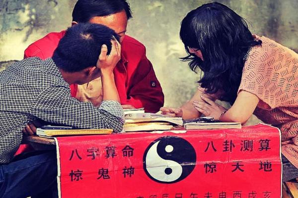 年轻人为何热衷算命：探索命运与自我的迷人旅程