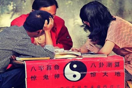 年轻人为何热衷算命：探索命运与自我的迷人旅程