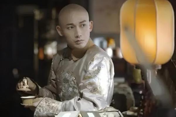 皇帝命与皇后命:古代宫廷中的权力与情感交织 皇帝命与皇后命:古代宫廷中的权力与情感交织