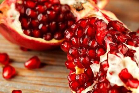 石榴木命的颜色探索：如何选择适合你的生活色彩