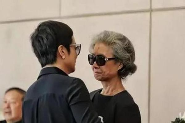 命运之手：她用梦想点燃生命的光芒