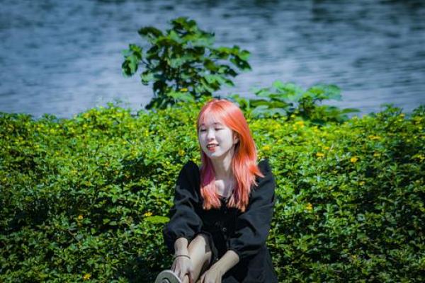 橘红色的魅力:适合什么命的人穿出自信与风采? 橘红色的魅力:适合什么命的人穿出自信与风采?