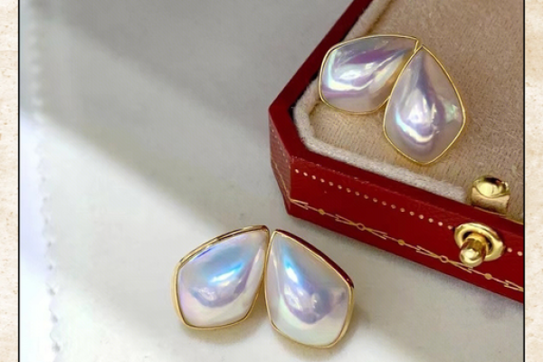 凤命的女性：优雅与力量的完美结合