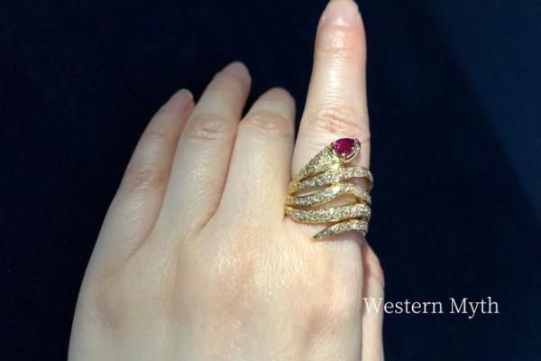 木蛇命适合佩戴哪些宝石?揭秘五大宝石与命理的完美结合 木蛇命适合佩戴哪些宝石?揭秘五大宝石与命理的完美结合