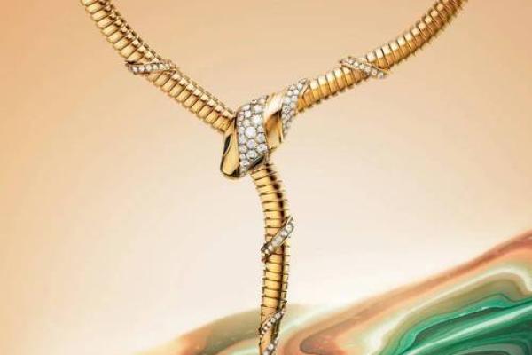 木蛇命适合佩戴哪些宝石?揭秘五大宝石与命理的完美结合 木蛇命适合佩戴哪些宝石?揭秘五大宝石与命理的完美结合