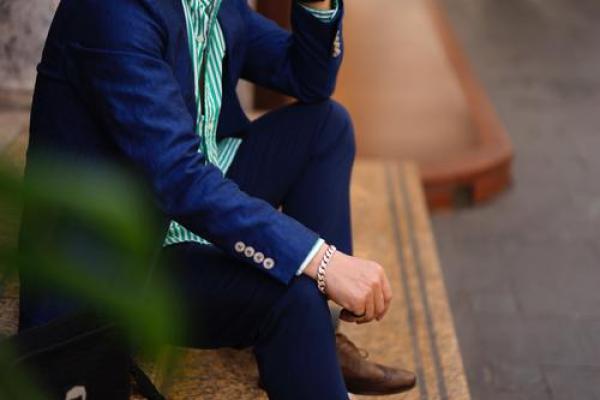 男人各个年龄段拼搏的真实写照：为何岁月让他不断追寻梦想