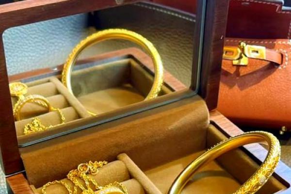 如何为石榴木命人选择合适的首饰——提升运势的秘密