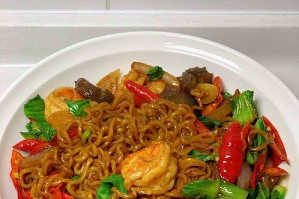 墨鱼炖鸡:鲜香浓郁的海陆结合美味料理 墨鱼炖鸡:鲜香浓郁的海陆结合美味料理