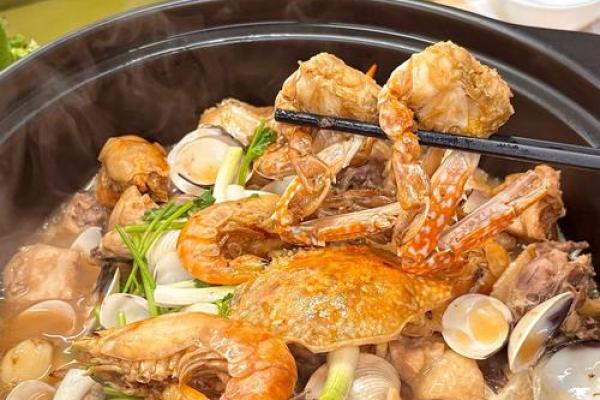 墨鱼炖鸡:鲜香浓郁的海陆结合美味料理 墨鱼炖鸡:鲜香浓郁的海陆结合美味料理