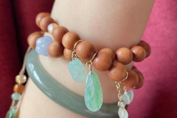 如何选择适合桑拓木命人的饰品与佩戴物品 如何选择适合桑拓木命人的饰品与佩戴物品