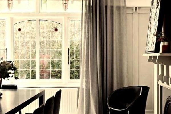 沙中土命的窗帘选择：如何用色彩提升家居风水与气场