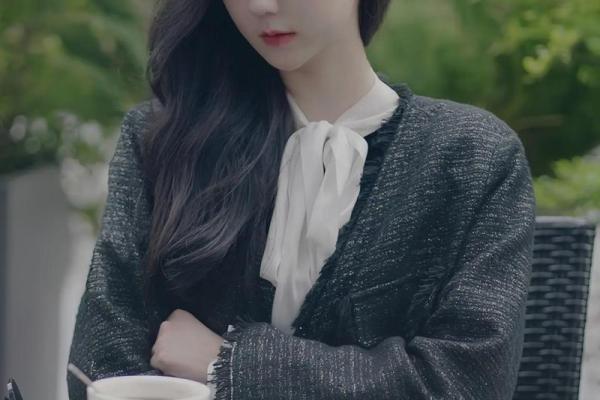 金命女：五行中的优雅与坚韧魅力探秘