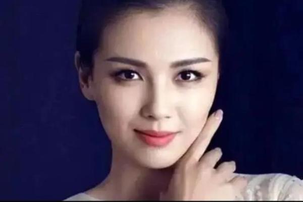 女人额头宽窄与命运的奇妙关系探秘 女人额头宽窄与命运的奇妙关系探秘