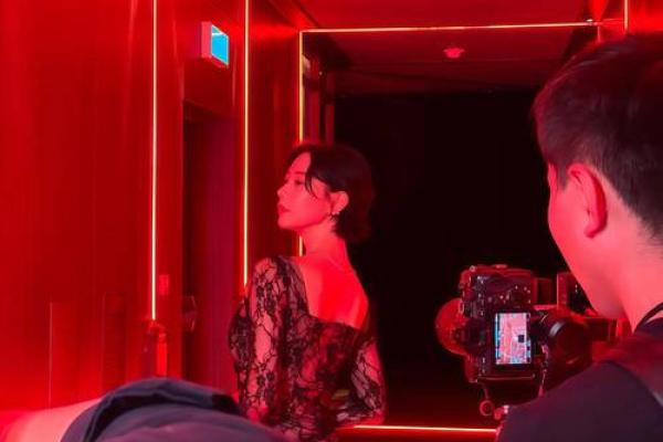 拼了命的爱她：爱的极致与深邃情感探讨