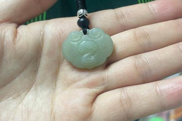 属虎火命的朋友适合佩戴哪些玉器来提升运势？