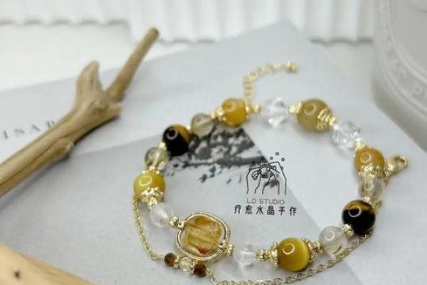 属狗火命人群的珠宝选择:助运提升财富与感情的秘密武器! 属狗火命人群的珠宝选择:助运提升财富与感情的秘密武器!