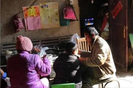 农村女人生四个娃：一个平凡家庭的命运启示