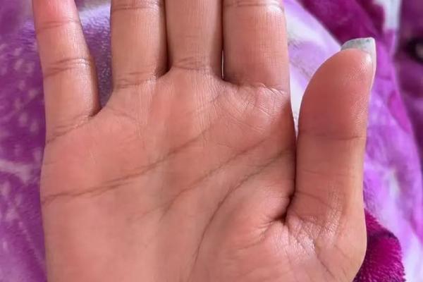 女人双手川字掌的命运解析:揭示生活中的吉凶微妙变化 女人双手川字掌的命运解析:揭示生活中的吉凶微妙变化