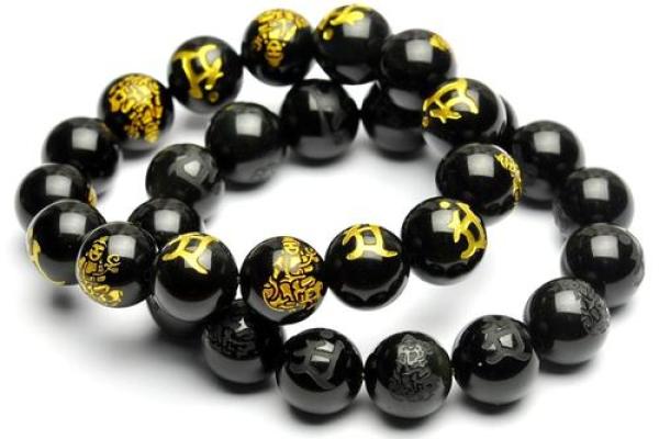 属龙癸水命专属吊坠推荐 助你迎接好运与平衡生活 属龙癸水命专属吊坠推荐 助你迎接好运与平衡生活