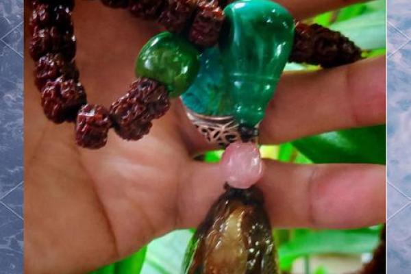 山涧水命的灵性与玉石:适合佩戴的玉饰推荐 山涧水命的灵性与玉石:适合佩戴的玉饰推荐