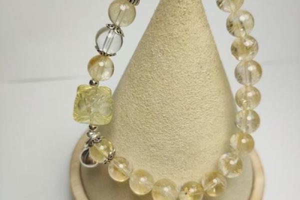 属虎土命人适合佩戴的吉祥水晶推荐