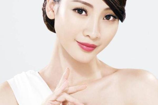 明星颜值逆天:从普通到闪耀的华丽转身 明星颜值逆天:从普通到闪耀的华丽转身