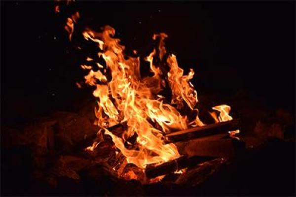 山下火命女与命理配对的禁忌,神秘运势解析 山下火命女与命理配对的禁忌,神秘运势解析