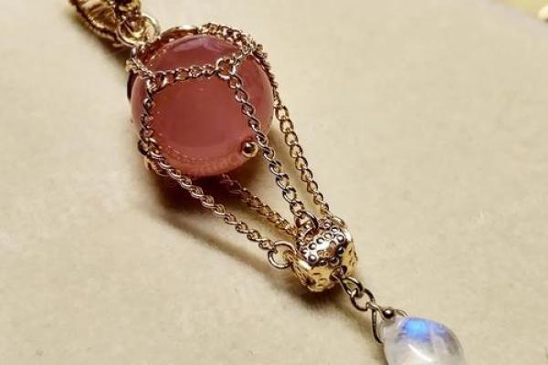 适合石榴木命人的首饰选择指南:助你展现独特魅力与运势 适合石榴木命人的首饰选择指南:助你展现独特魅力与运势