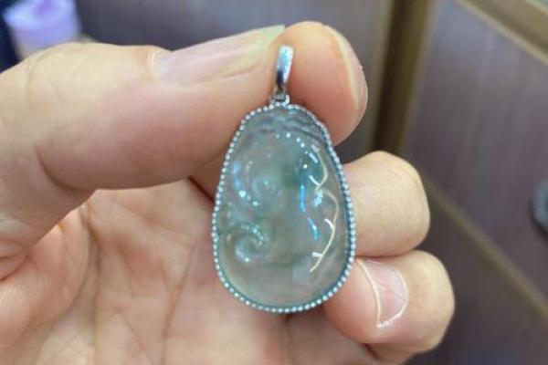 揭开上上签翡翠命的神秘面纱：命运与珠宝的奇妙交织