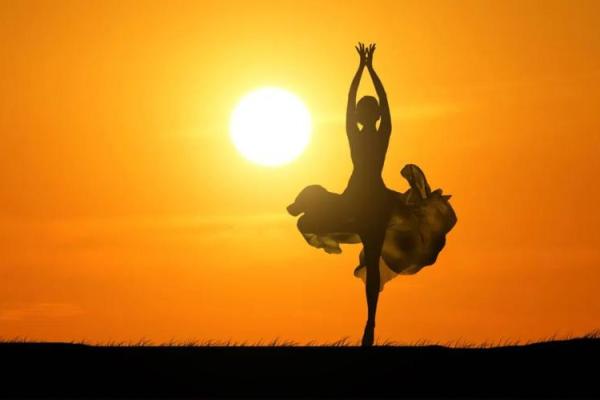 奇花女的命是什么命：花中有情，命中注定的故事