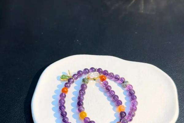 属狗土命的人适合佩戴什么?探索五行与吉祥饰品的奥秘 属狗土命的人适合佩戴什么?探索五行与吉祥饰品的奥秘