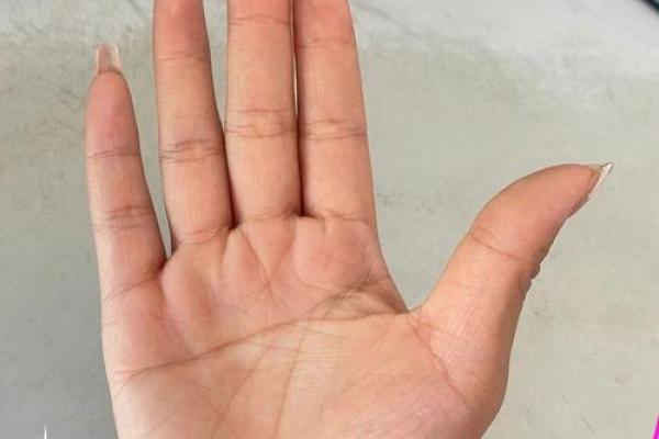 男人左手断掌的命理解析：命运与性格的复杂交织