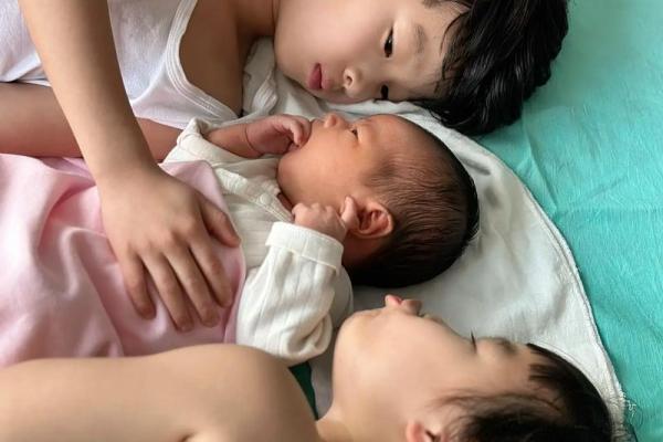 揭秘生三胎家庭的命运：幸福与挑战并存的生活旅程