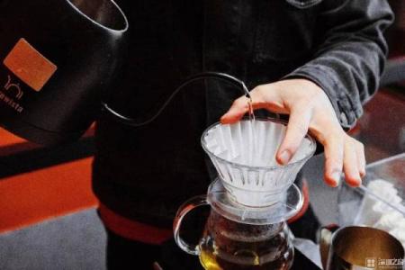 嗜咖啡如命的人：咖啡文化爱好者的生活与乐趣