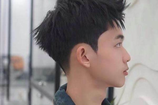 不同头型与男士职业发展的潜在关系解析 不同头型与男士职业发展的潜在关系解析