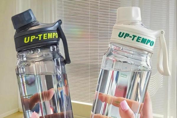 石榴木命的水杯选择：材质与健康的完美结合