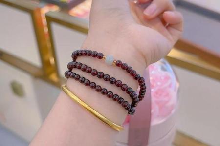 石榴木命佩戴什么颜色金属，助你运势更旺盛！