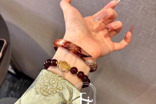 石榴木命的人如何选择佩戴物品，以达到最佳能量!