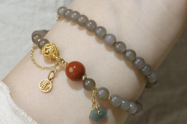 女人金命佩戴什么玉石好？探索玉石的神秘魅力与搭配技巧