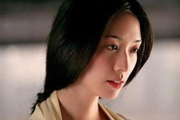 揭秘桃花命女人的魅力与机缘，如何掌握爱情的秘钥！