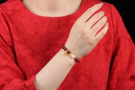 属兔火命者适合佩戴的手链手表，提升运势助你成就辉煌