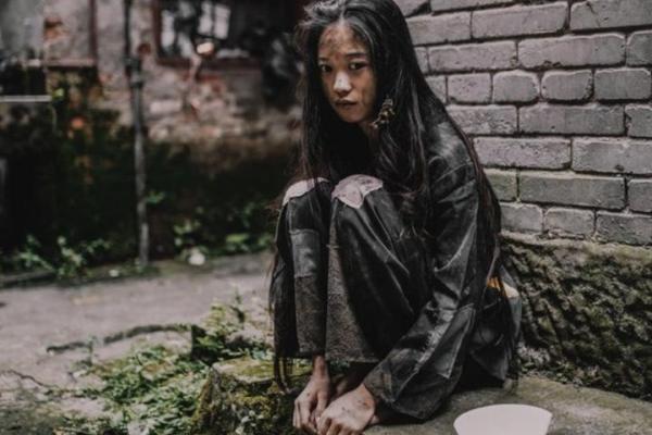 乞丐命之后的华丽逆袭：从街头到新生的蜕变