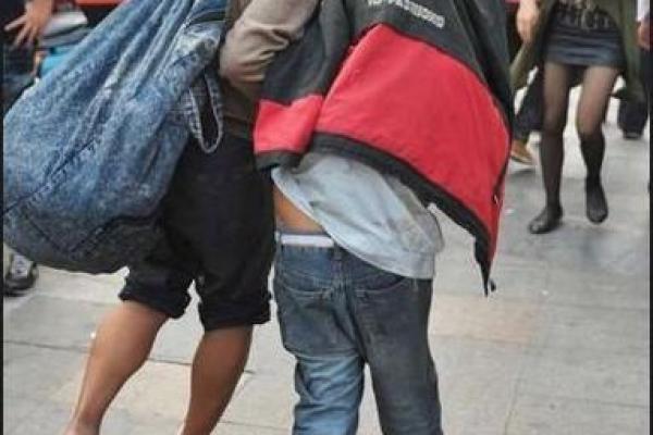 乞丐逆袭：从街头到皇宫的传奇故事