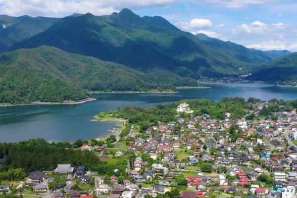 三命汇通大溪水：探寻人生的深层智慧与情感之流