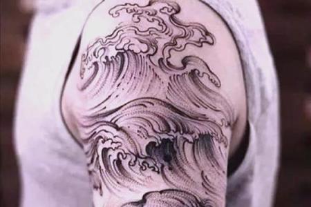 泉中水命纹身的魅力与适宜图案探索