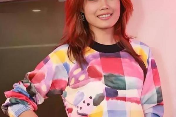 容祖儿五行属什么命：探索这位天后背后的命理之美