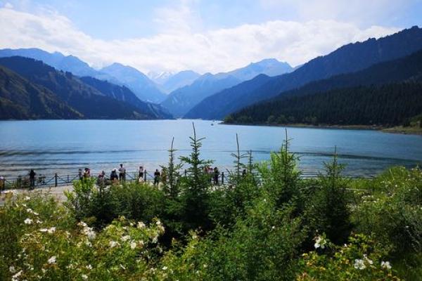 炉中火命：热情似火，熠熠生辉的人生之路