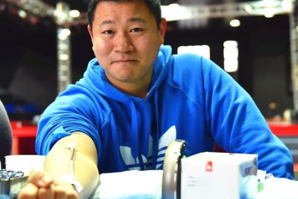 三父子相依为命，真情的纽带与生命的支柱