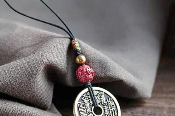 山头火命男人佩戴哪些饰品能够提升运势？