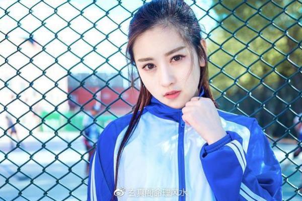 八字女命与警察缘分：命理下的爱情轨迹探秘